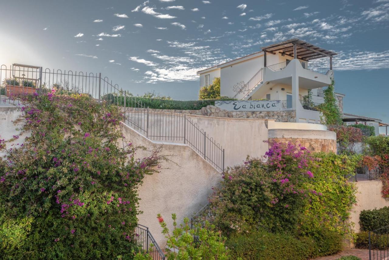 Residence Ea Bianca Байя Сардиния Экстерьер фото